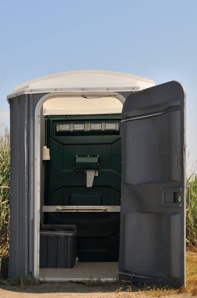 Best Portable bathroom rental  in Coffeyville, KS